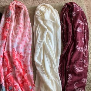 Bundle of 3 scarfs